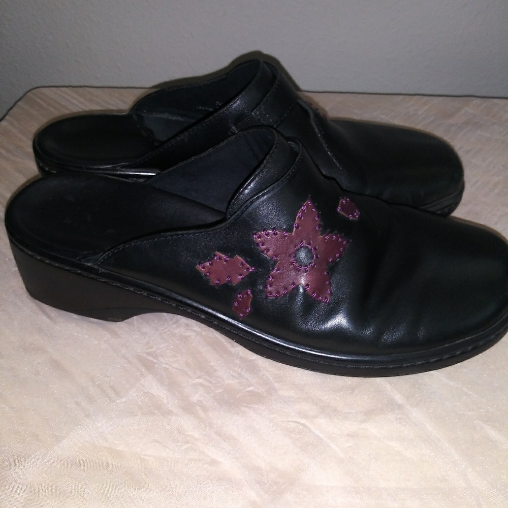 Clarks slip on shoes Black with purple Flower